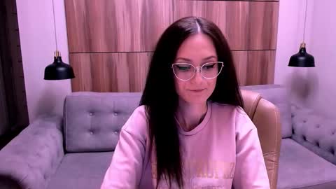 Izza online show from May 10, 2:41 pm