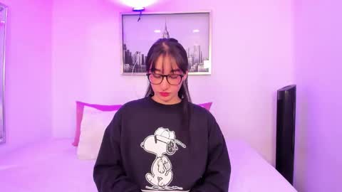 ambar_bloom online show from March 18, 12:10 pm