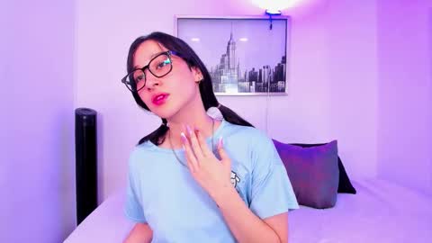 ambar_bloom online show from March 11, 3:58 pm