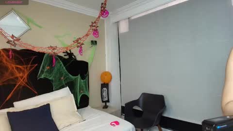 Ambar Ross online show from October 27, 7:30 pm