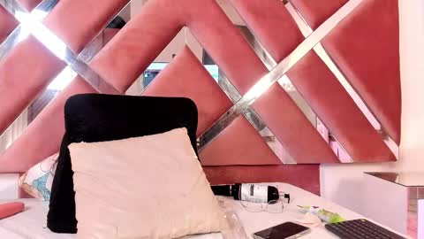  Amber  online show from February 6, 9:29 pm