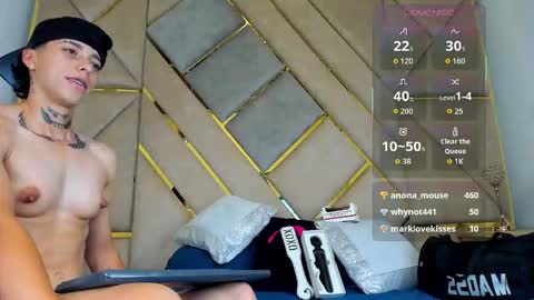 Snapshot of amber_adams_ chatting on October 16, 8:44 pm Amber online show from October 16, 8:44 pm