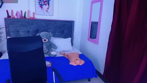 Snapshot of amber_hot22 chatting on February 13, 8:24 pm ambar online show from February 13, 8:24 pm