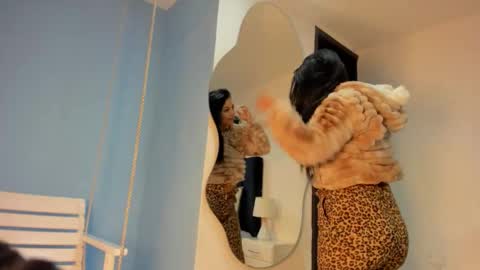 Snapshot of amber_rose23 chatting on October 13, 12:08 pm Michell online show from October 13, 12:08 pm