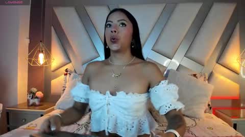 Snapshot of amber_villalobos chatting on March 7, 3:51 am Tell me Amber online show from March 7, 3:51 am