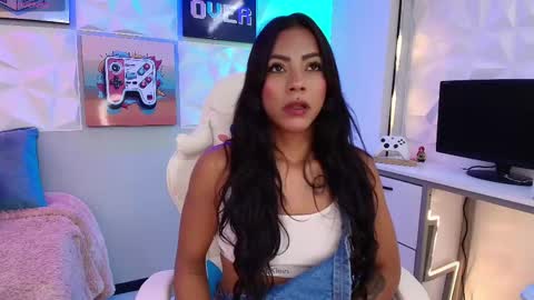 Snapshot of amber_villalobos chatting on March 11, 12:11 am Tell me Amber online show from March 11, 12:11 am