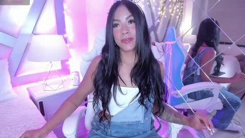 Snapshot of amber_villalobos chatting on January 14, 3:43 am Tell me Amber online show from January 14, 3:43 am