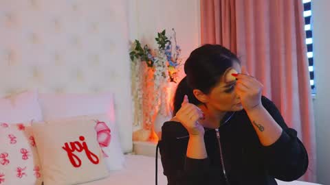Amberseyes online show from May 3, 8:39 am