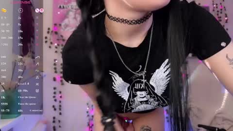 Amelia Aley  online show from June 3, 2:33 pm