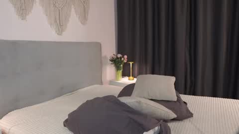 Amelia online show from May 11, 3:51 pm