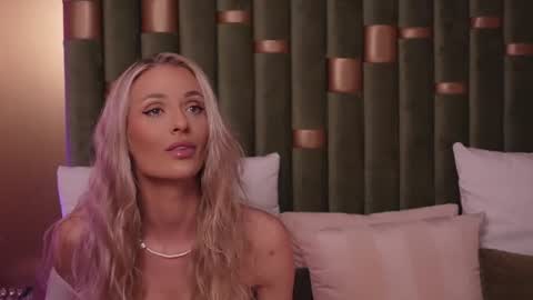 Amelia online show from July 8, 6:32 pm
