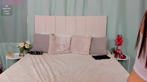 ameliaclarks online show from March 2, 4:01 am