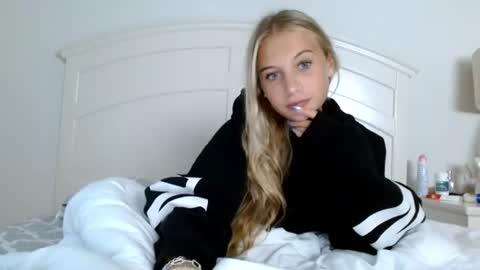 Amelia Lombardi online show from July 14, 12:33 am