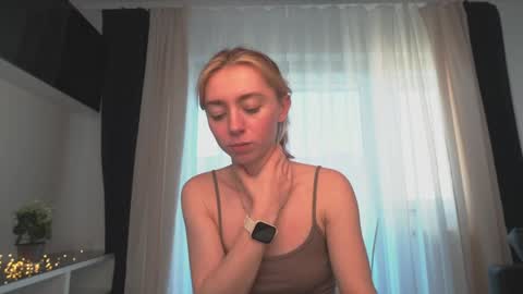 Snapshot of ameliamber0 chatting on February 4, 2:21 pm Amelia online show from February 4, 2:21 pm