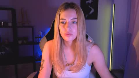 ameliarosaline online show from July 3, 3:23 am