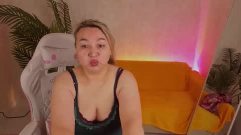Snapshot of ameliawane chatting on October 4, 8:42 am ameliawane online show from October 4, 8:42 am