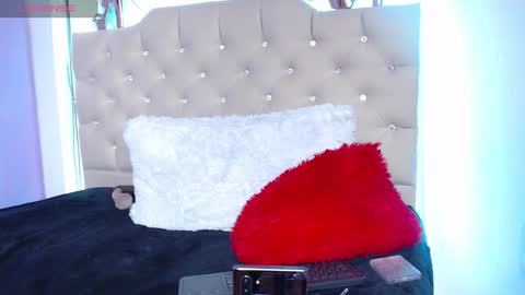 Snapshot of amelie01bronw chatting on October 8, 7:07 pm amelie brown online show from October 8, 7:07 pm
