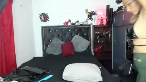 amelie__martinez online show from August 2, 9:34 am