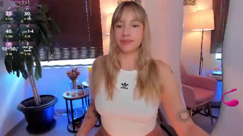 Amelie Graham online show from June 11, 6:49 pm