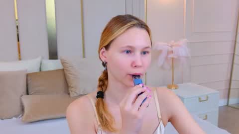 AmeliRoyse online show from June 15, 5:57 pm