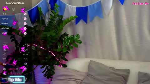 Snapshot of ameliroyse chatting on October 3, 5:18 pm AmeliRoyse online show from October 3, 5:18 pm