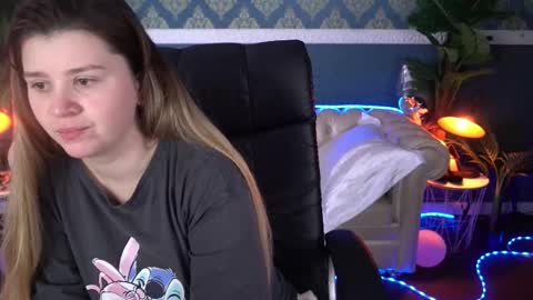 amellymillyy online show from March 14, 1:56 pm