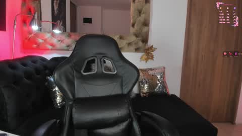          online show from February 7, 9:07 pm