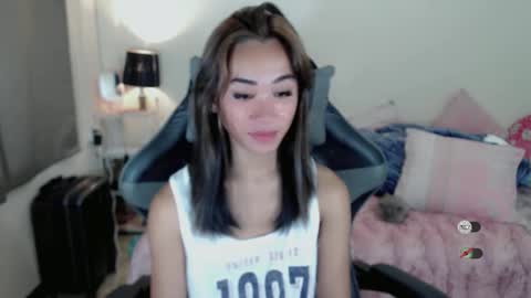 Snapshot of ami_lewis chatting on September 18, 5:28 am JOANNA online show from September 18, 5:28 am