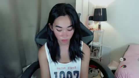 Snapshot of ami_lewis chatting on October 19, 4:25 am JOANNA online show from October 19, 4:25 am