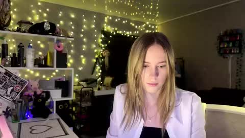 Amily online show from March 5, 1:40 pm