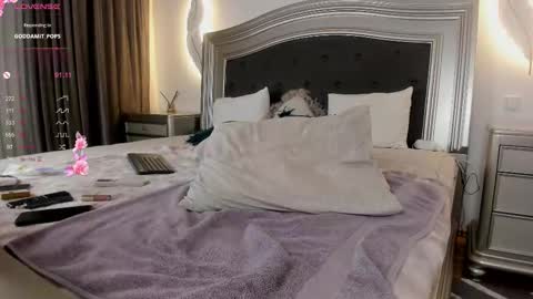 Amira online show from September 9, 2:50 pm