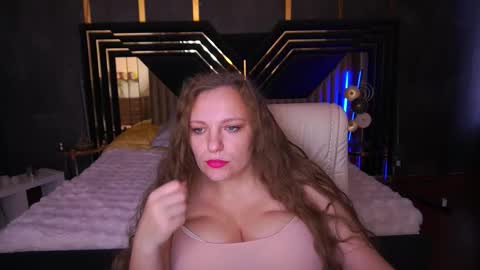 AmiraLuck online show from November 3, 7:01 am