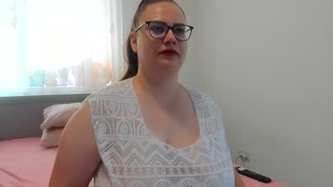 Amira Vyxen online show from July 9, 8:50 am