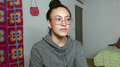 amitlu_ online show from October 27, 9:09 pm