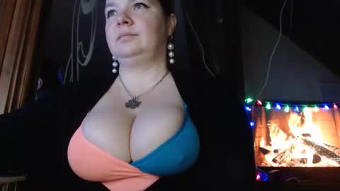 Snapshot of amorelara chatting on December 17, 6:02 am amorelara online show from December 17, 6:02 am