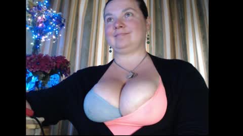 Snapshot of amorelara chatting on September 9, 1:44 pm amorelara online show from September 9, 1:44 pm
