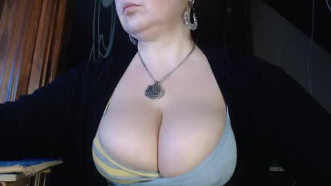 Snapshot of amorelara chatting on January 27, 5:58 pm amorelara online show from January 27, 5:58 pm