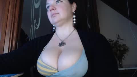 Snapshot of amorelara chatting on January 31, 2:28 pm amorelara online show from January 31, 2:28 pm