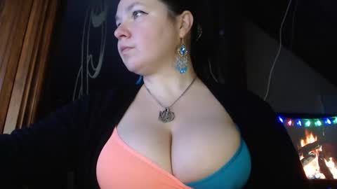 Snapshot of amorelara chatting on January 3, 5:06 am amorelara online show from January 3, 5:06 am