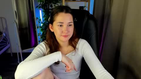 Amy follow me  online show from March 14, 9:32 am