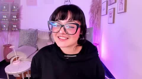 Snapshot of amy_lit chatting on September 27, 7:32 pm Hello I am Allison Welcome to my room and let is have a good time together whith me online show from September 27, 7:32 pm