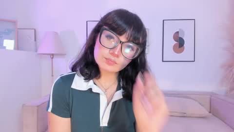 Snapshot of amy_lit chatting on October 20, 8:34 pm Hello I am Allison Welcome to my room and let is have a good time together whith me online show from October 20, 8:34 pm
