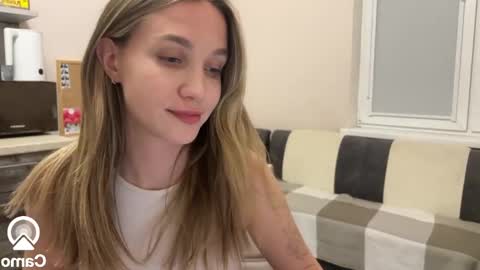 Snapshot of amy_meoww chatting on December 5, 6:11 pm amy_meoww online show from December 5, 6:11 pm