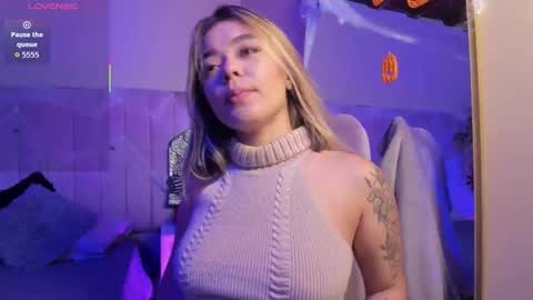 Snapshot of amy_thompson01 chatting on October 17, 12:08 pm Amy online show from October 17, 12:08 pm