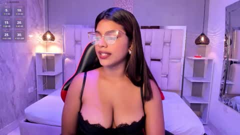 Snapshot of amyevan_ chatting on October 8, 8:35 pm amyevan_ online show from October 8, 8:35 pm