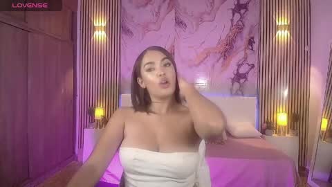 amyjohnsonn online show from May 3, 8:18 am