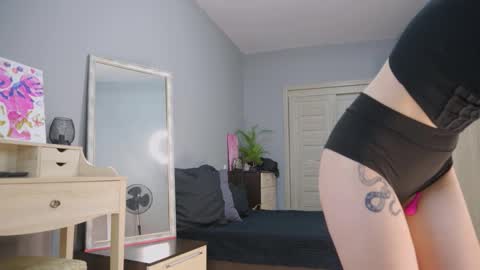 Snapshot of amylanee chatting on September 17, 8:12 am amylanee online show from September 17, 8:12 am