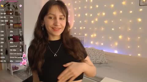 Snapshot of amylas chatting on February 4, 9:07 am Amelia online show from February 4, 9:07 am
