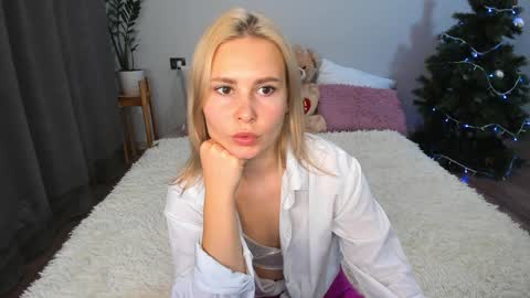 Snapshot of amymilson chatting on January 19, 3:32 pm amymilson online show from January 19, 3:32 pm