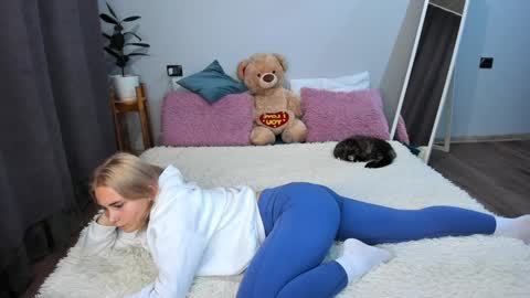 Snapshot of amymilson chatting on December 14, 3:25 pm amymilson online show from December 14, 3:25 pm